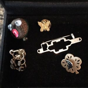 5 various brooch’s
